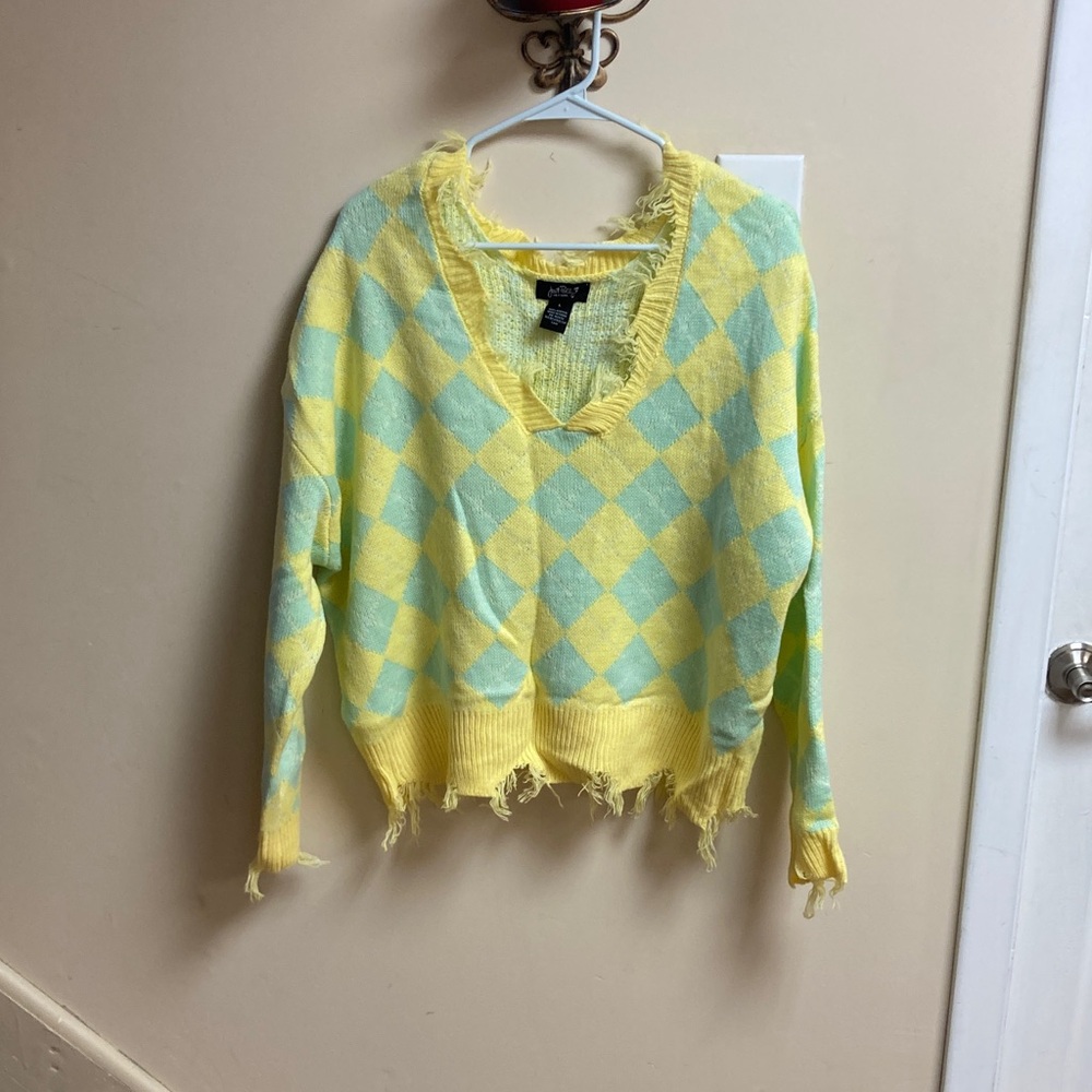 Stylish Yellow and Blue Argyle V-Neck Sweater